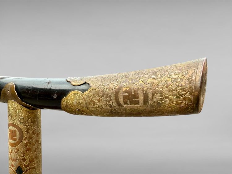 Important Kimonokake Du Clan Hachikusa - Période Edo (1603-1868).