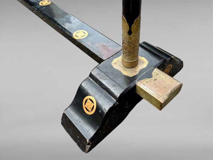 Important Kimonokake Du Clan Hachikusa - Période Edo (1603-1868).