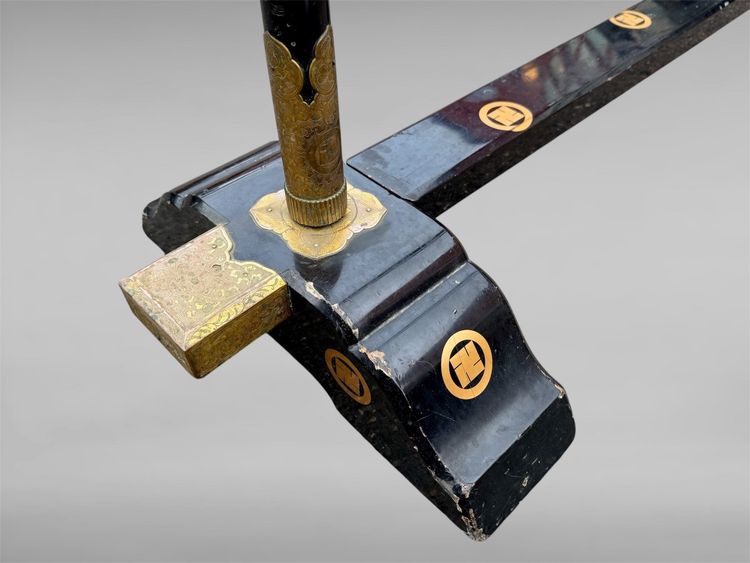 Important Kimonokake Du Clan Hachikusa - Période Edo (1603-1868).
