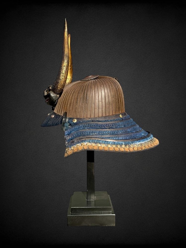 Kabuto De Samurai à 62 Lamelles En Fer Forgé - Période Edo (1603-1868).
