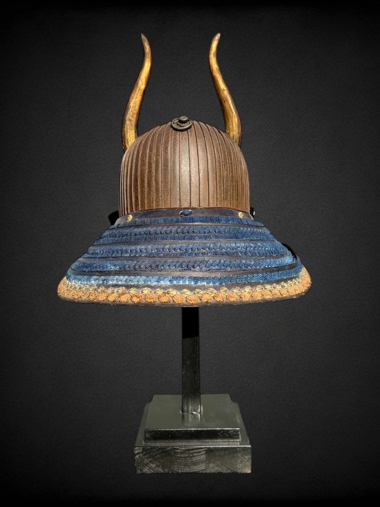 Kabuto De Samurai à 62 Lamelles En Fer Forgé - Période Edo (1603-1868).