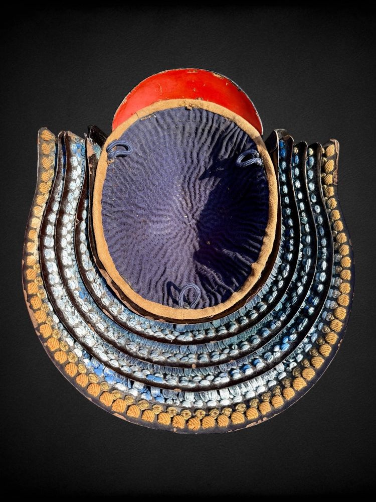Kabuto De Samurai à 62 Lamelles En Fer Forgé - Période Edo (1603-1868).