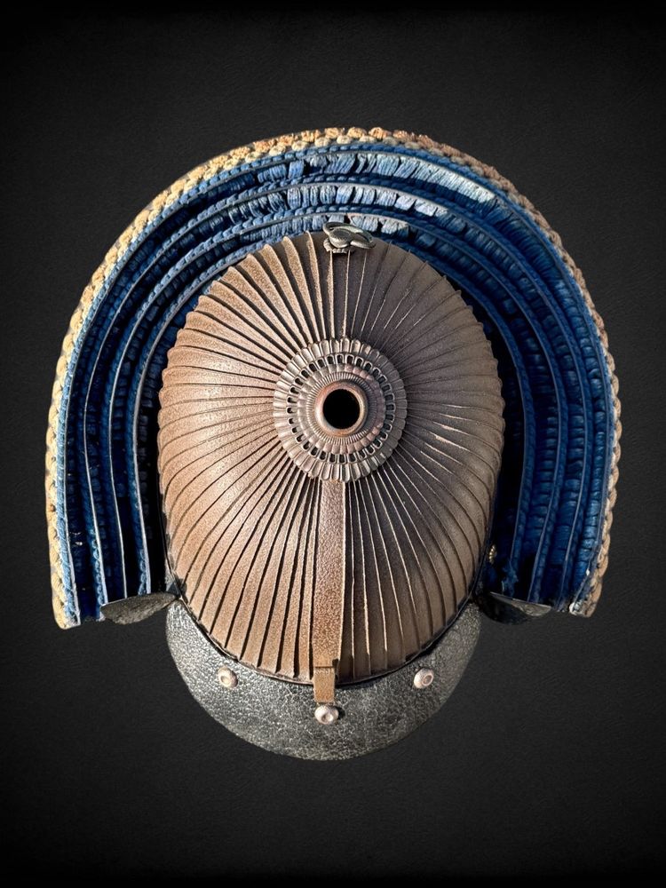 Kabuto De Samurai à 62 Lamelles En Fer Forgé - Période Edo (1603-1868).