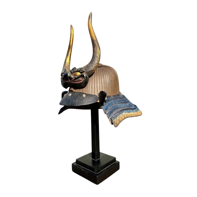 Kabuto De Samurai à 62 Lamelles En Fer Forgé - Période Edo (1603-1868).