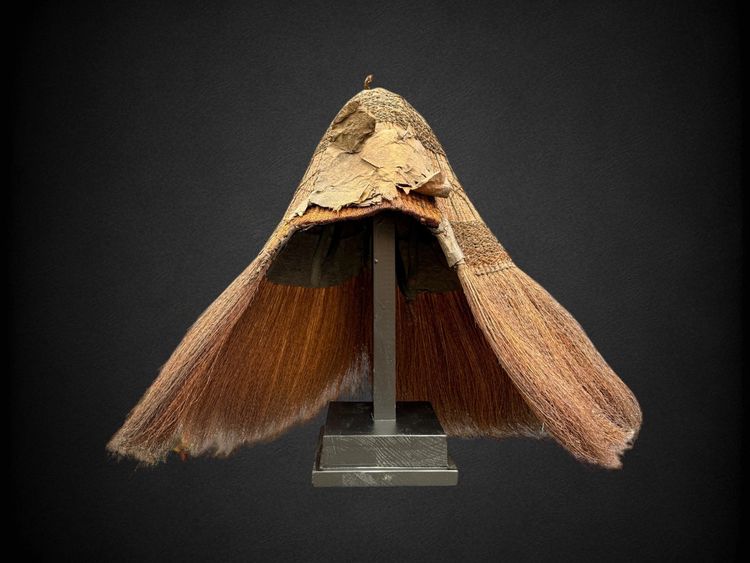 Culture Aïnu - Coiffe De Pluie En Fibre Végétale Tressée - XIXe Siècle.