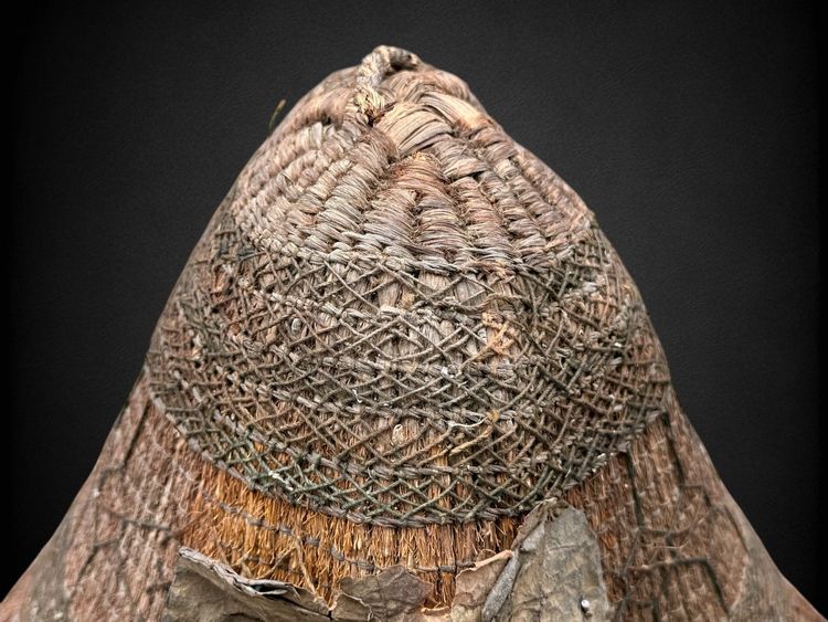 Culture Aïnu - Coiffe De Pluie En Fibre Végétale Tressée - XIXe Siècle.