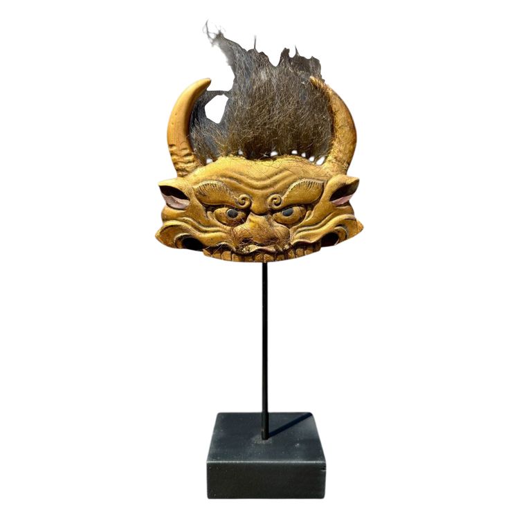 Maetate En Bois Sculpté Figurant Un Visage Grimaçant D’ Oni - Période Edo (1603 - 1868).