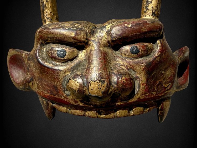 Maetate En Bois Sculpté Figurant Une Tête Oni - Période Edo (1603 - 1868).
