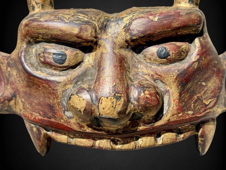 Maetate En Bois Sculpté Figurant Une Tête Oni - Période Edo (1603 - 1868).