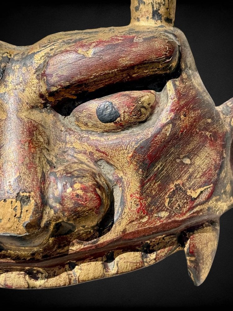 Maetate En Bois Sculpté Figurant Une Tête Oni - Période Edo (1603 - 1868).