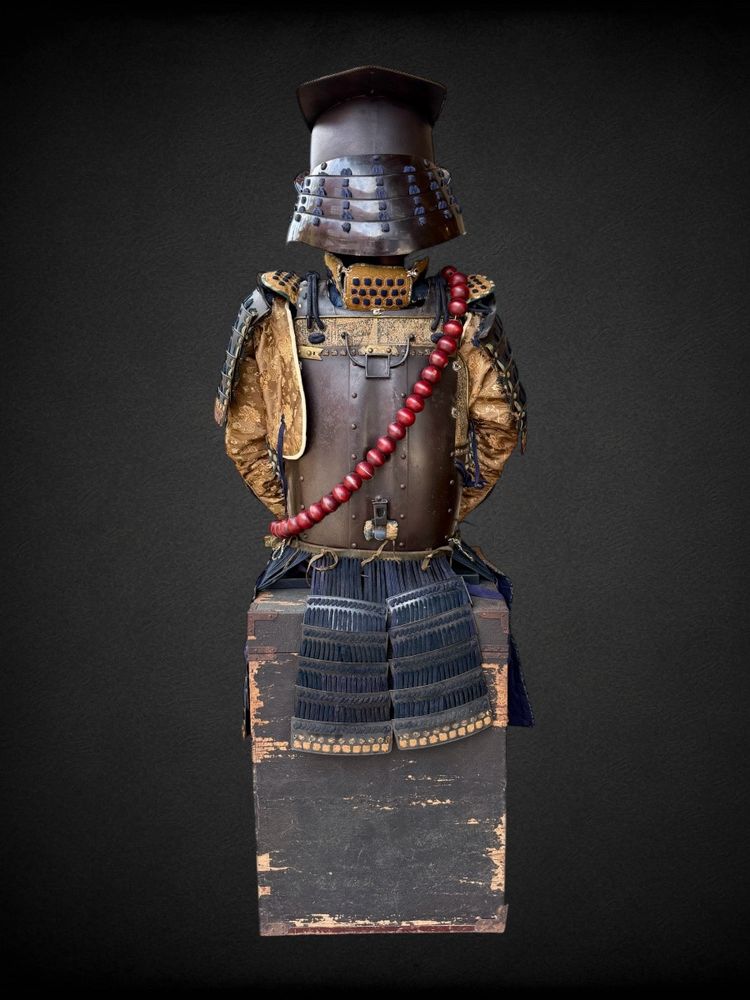 Armatura completa da samurai, rarissimo tipo Kabuto Saiga - periodo Edo (1603 - 1868).