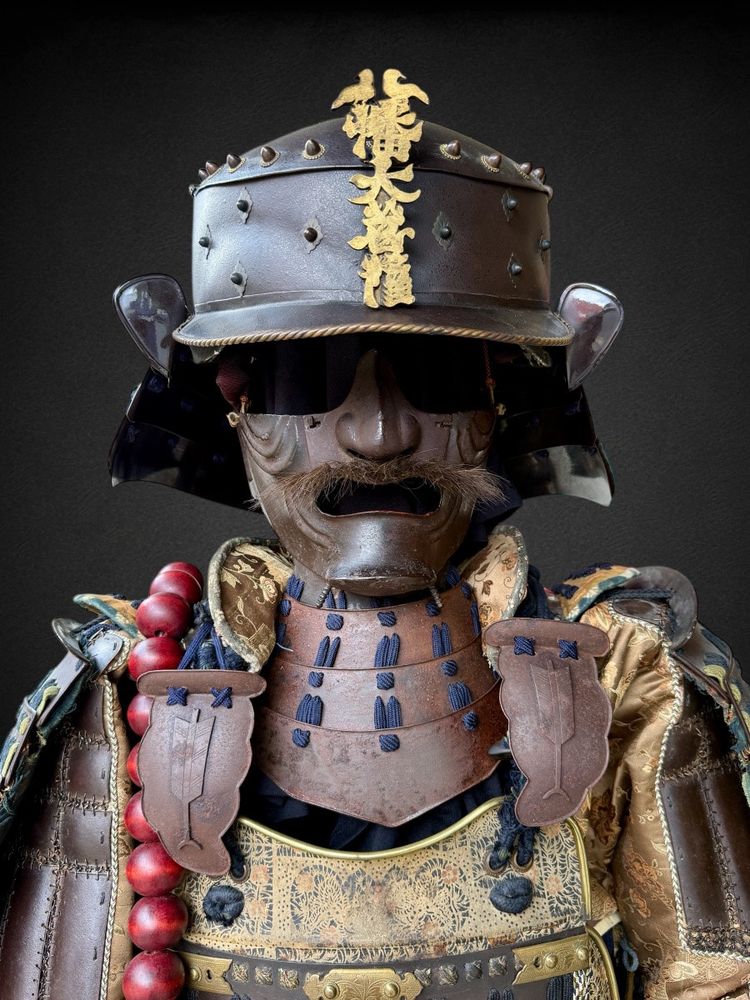 Armatura completa da samurai, rarissimo tipo Kabuto Saiga - periodo Edo (1603 - 1868).