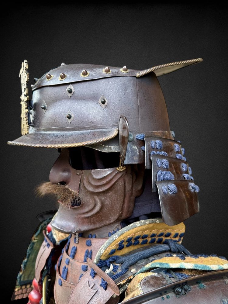 Armatura completa da samurai, rarissimo tipo Kabuto Saiga - periodo Edo (1603 - 1868).