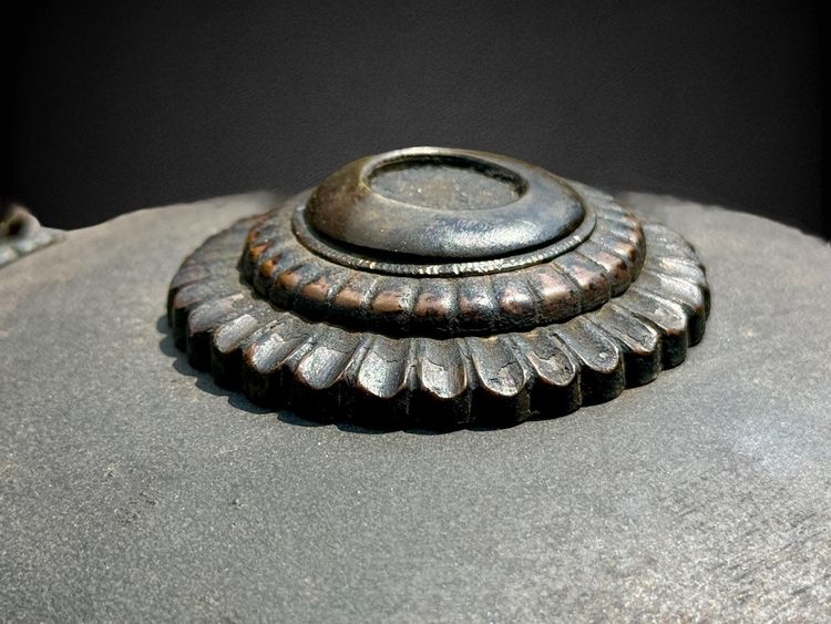 tres rare Jingasa de Moine Soldat signé Munesuke MYOCHIN (1688-1735).