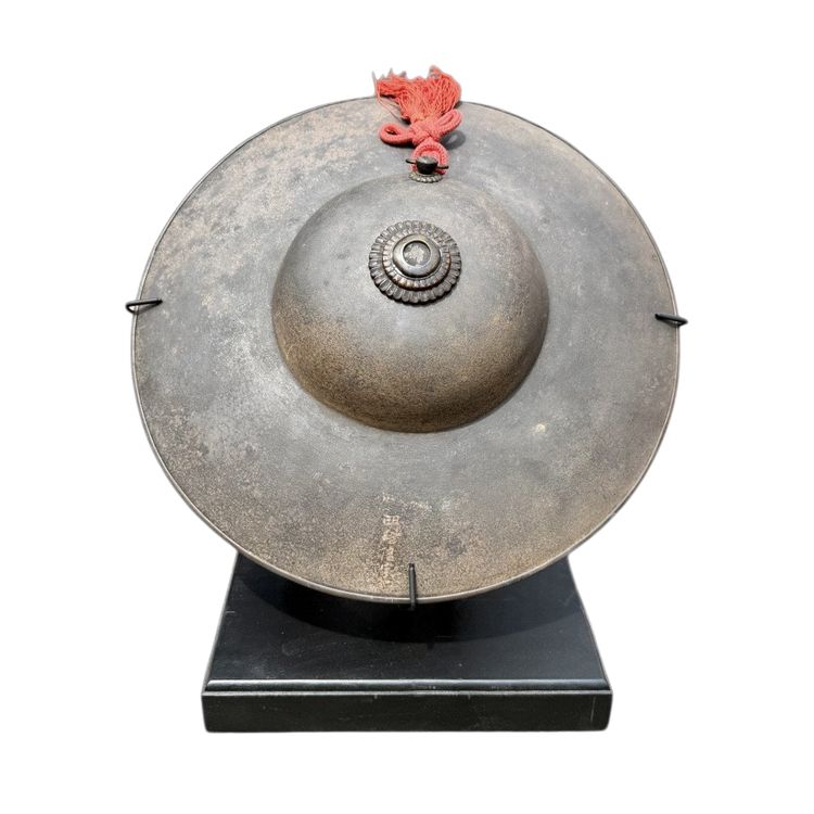 tres rare Jingasa de Moine Soldat signé Munesuke MYOCHIN (1688-1735).
