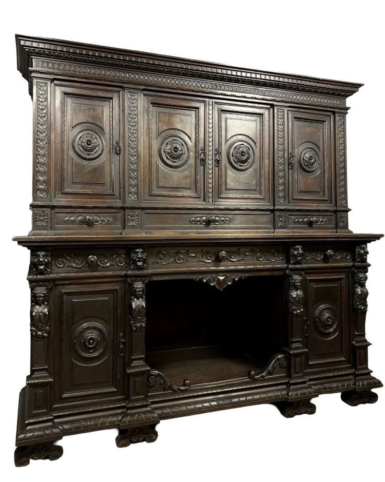 Large Renaissance chateau buffet cabinet in solid walnut circa 1850