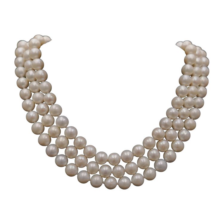 Collana di perle coltivate a 3 file, chiusura in oro bianco 18 carati e perla.