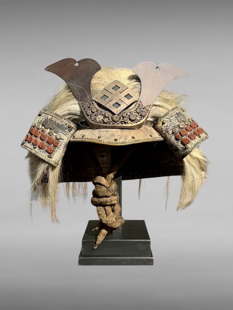 Kabuto De Samurai orné de crin blanc - Période Edo (1603-1868).