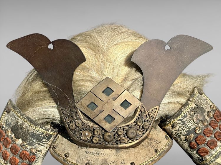 Kabuto De Samurai orné de crin blanc - Période Edo (1603-1868).