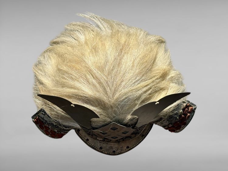Kabuto De Samurai orné de crin blanc - Période Edo (1603-1868).