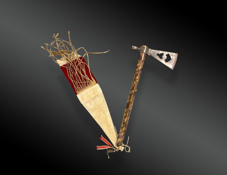 KRIEGSAXT, DIE EINEN PFEIFENOFEN BILDET - TOMAHAWK - PLAINS-INDIANER