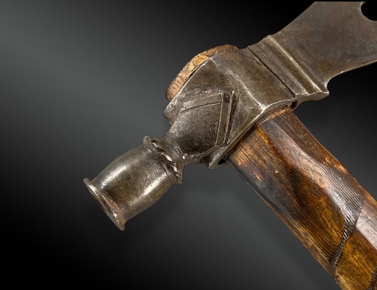 KRIEGSAXT, DIE EINEN PFEIFENOFEN BILDET - TOMAHAWK - PLAINS-INDIANER