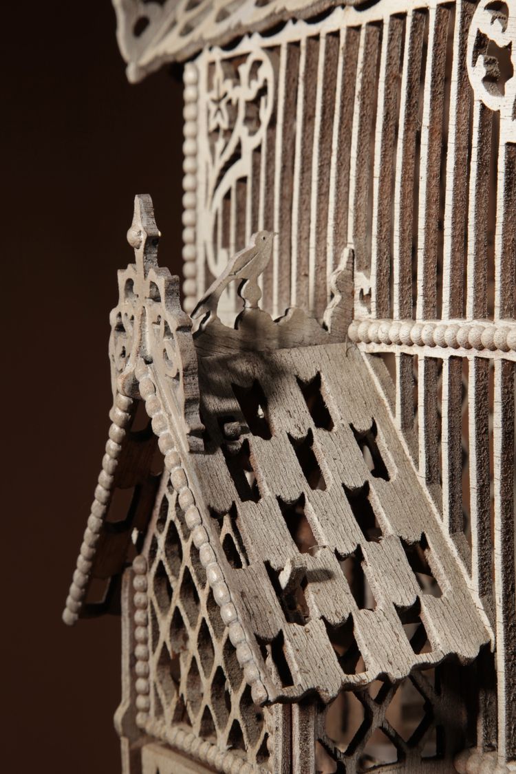   Cage à oiseaux rare, art populaire, ajourée, style continental, vers 1920.