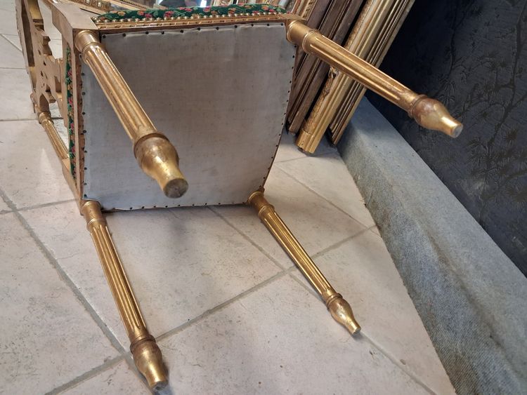 Coppia di sedie in legno dorato stile Luigi XVI XIX