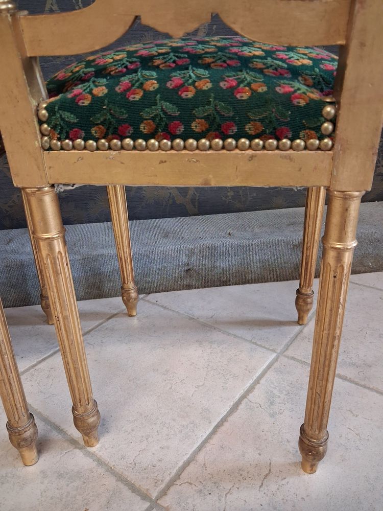 Coppia di sedie in legno dorato stile Luigi XVI XIX