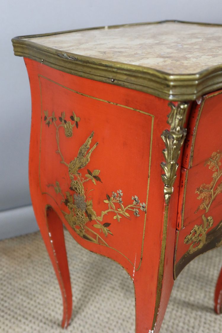 chevets en laque de style louis XV