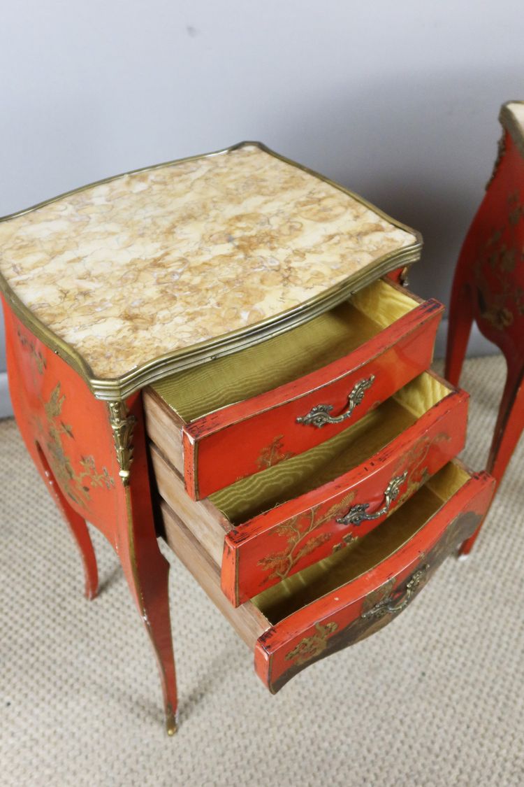 chevets en laque de style louis XV