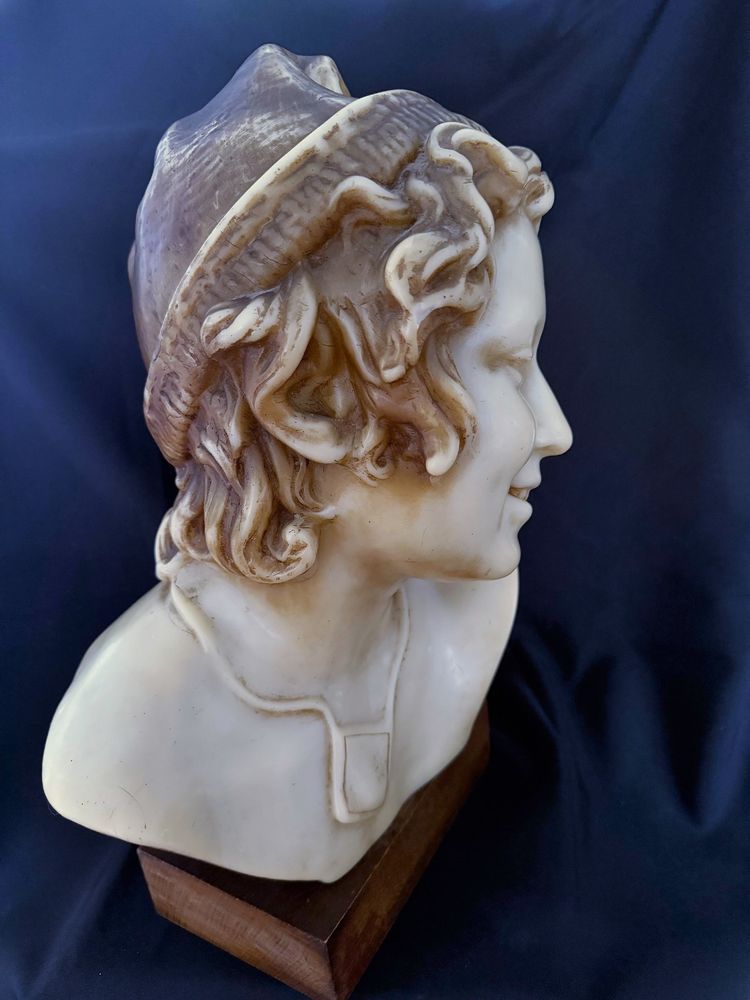 Magnificent "Neapolitan Laugher" sculpture