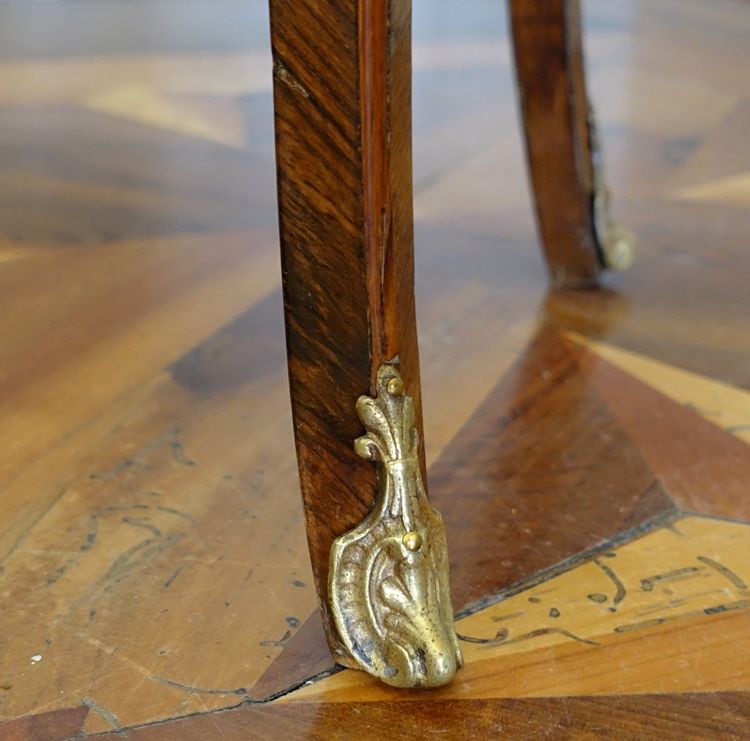 Table de salon chiffonnière ou chevet d'époque Louis XV en marqueterie