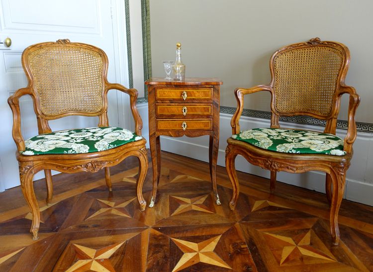 Table de salon chiffonnière ou chevet d'époque Louis XV en marqueterie