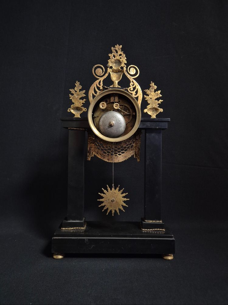 pendule portique marbre et bronze doré époque empire