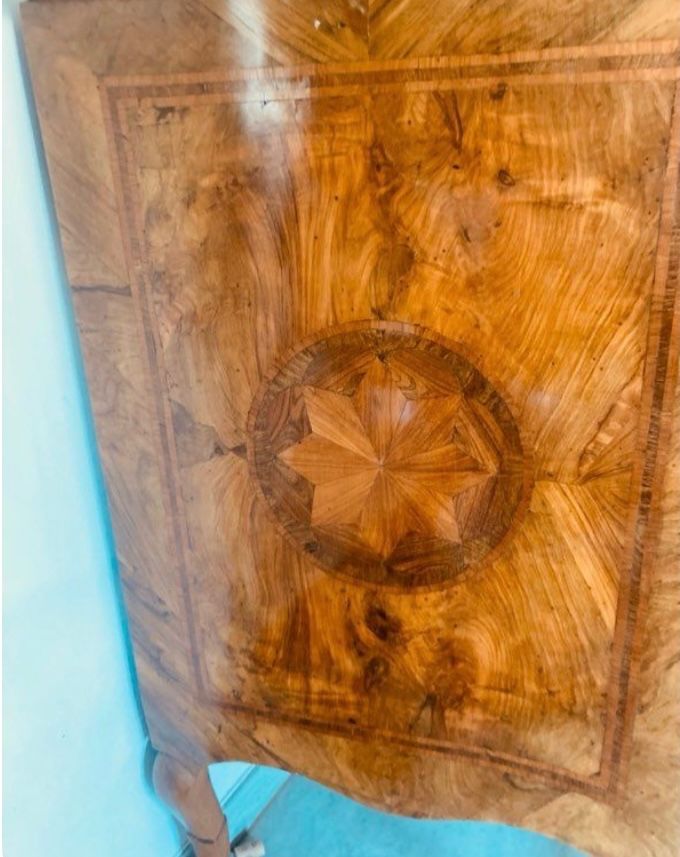 Cassettone napoletano intarsiato di epoca LOUIS XV. Periodo della Reggenza
