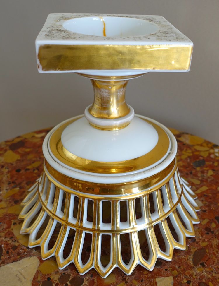 An Empire-period gilt and gold Paris porcelain openwork bowl - Restoration period