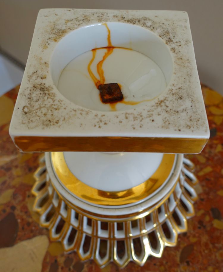 An Empire-period gilt and gold Paris porcelain openwork bowl - Restoration period