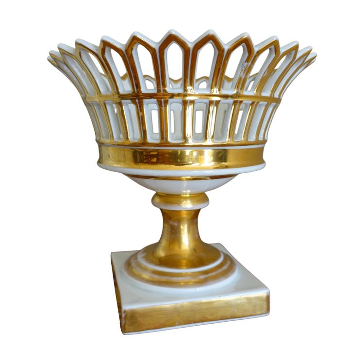 An Empire-period gilt and gold Paris porcelain openwork bowl - Restoration period