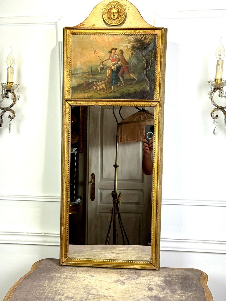 19th CENTURY EMPIRE STYLE LAMQUED AND GILDED WOOD TRUMP WITH A SHEPHERD DECORATIVE