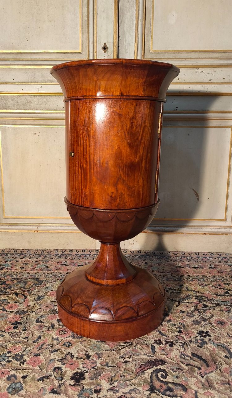 Somno en acajou de forme coquetier 19 ème 