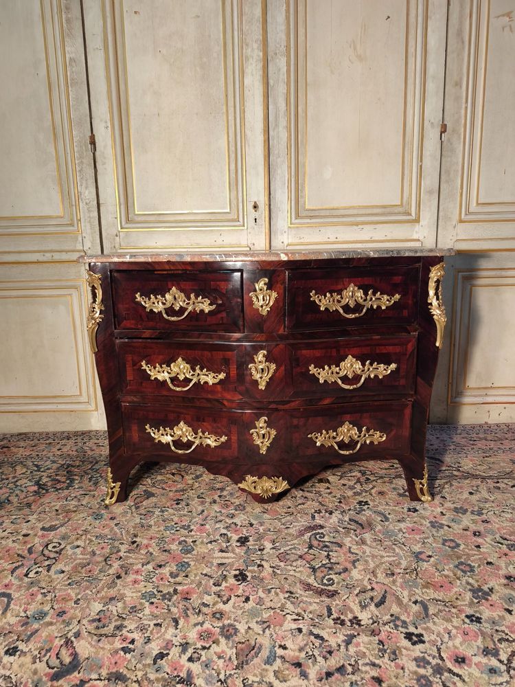 Commode d époque Louis XV en marqueterie estampillée HEDOUIN 