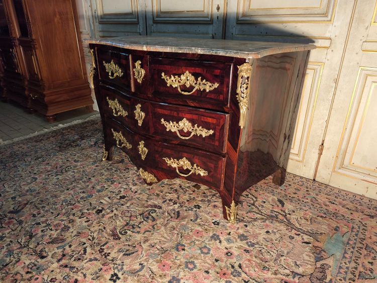 Commode d époque Louis XV en marqueterie estampillée HEDOUIN 
