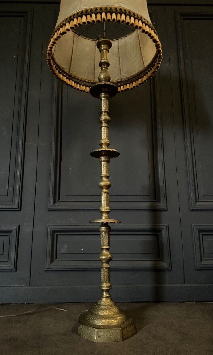 Lampada da terra orientale in ottone, inizio XX secolo