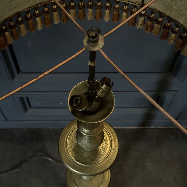 Lampada da terra orientale in ottone, inizio XX secolo
