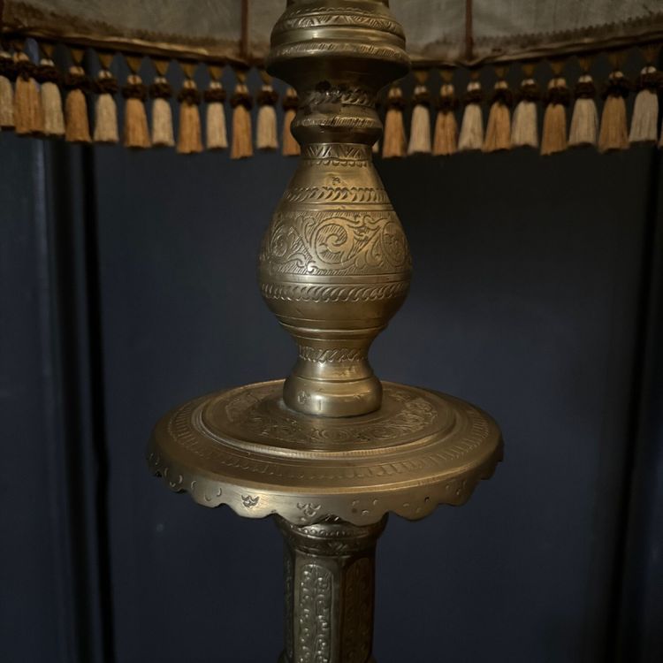 Lampada da terra orientale in ottone, inizio XX secolo