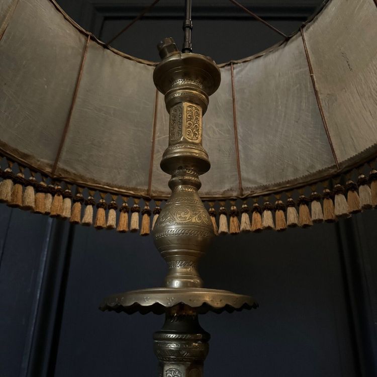 Lampada da terra orientale in ottone, inizio XX secolo