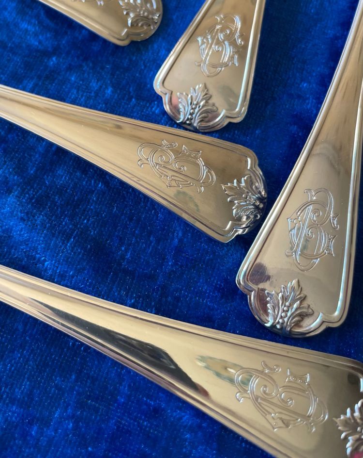 6 place settings.