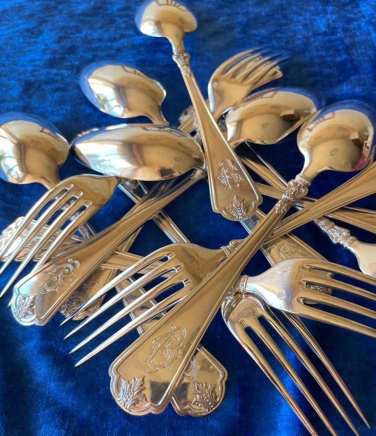 6 place settings.