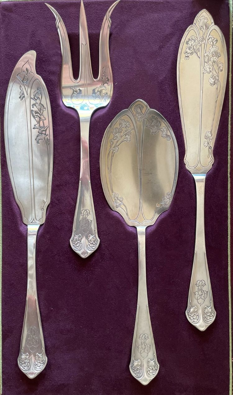 2 Art Nouveau serving cutlery.